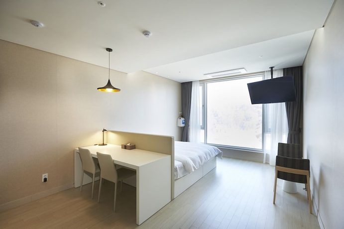 Imagen de la habitación del Hotel The White Hotel. Foto 11