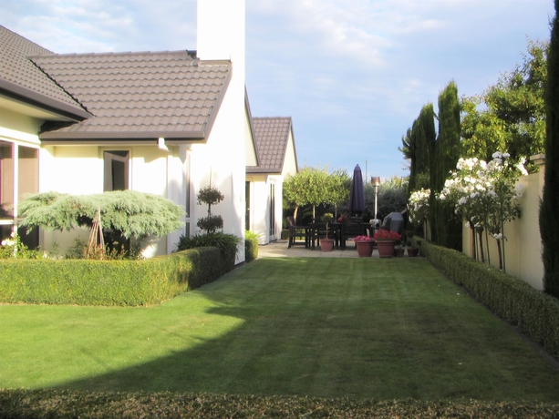 Imagen de los exteriores del Hotel The White House Byamp;B. Foto 11