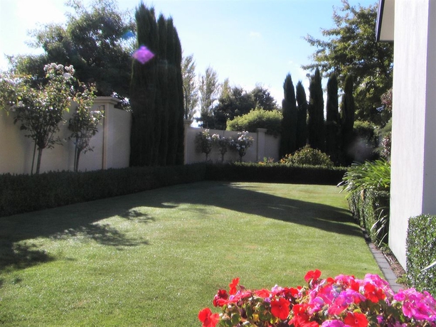 Imagen de los exteriores del Hotel The White House Byamp;B. Foto 12