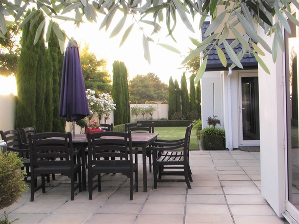 Imagen de los exteriores del Hotel The White House Byamp;B. Foto 13