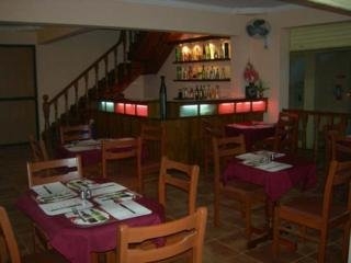 Imagen del bar/restaurante del Hotel The White Orchid Resort. Foto 4