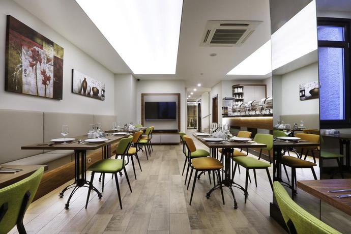 Imagen del bar/restaurante del Hotel The White Orient. Foto 3