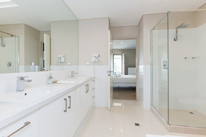 Imagen de la habitación del Hotel The White Pearl Penthouse. Foto 21