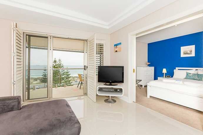 Imagen de la habitación del Hotel The White Pearl Penthouse. Foto 22