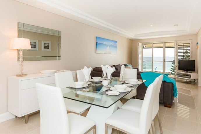 Imagen de la habitación del Hotel The White Pearl Penthouse. Foto 23