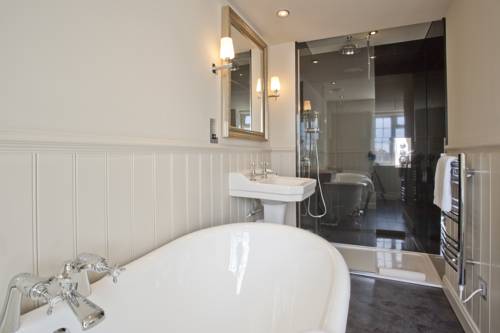 Imagen de la habitación del Hotel The White Swan. Foto 7