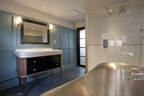 Imagen de la habitación del Hotel The White Swan. Foto 10