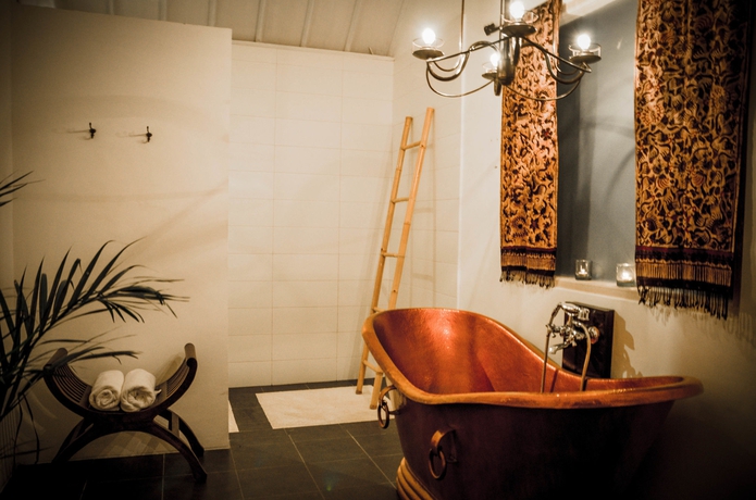 Imagen de la habitación del Hotel The White Villas Ubud. Foto 11