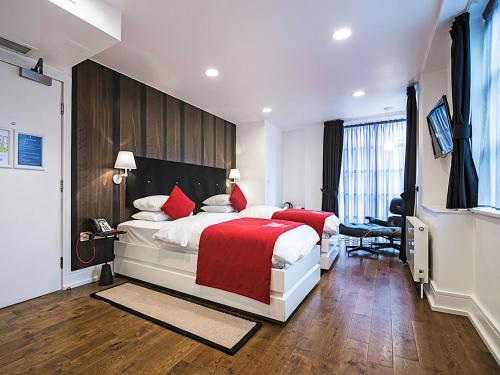 Imagen de la habitación del Hotel The Whitechapel. Foto 5