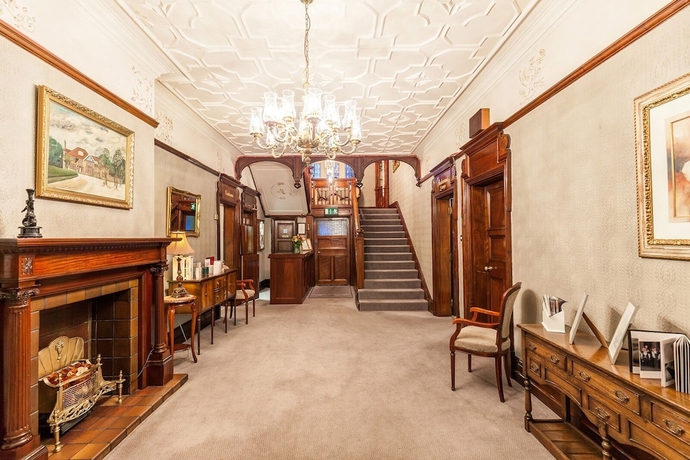 Imagen de los interiores del Hotel The Whitehall and Distillery. Foto 10