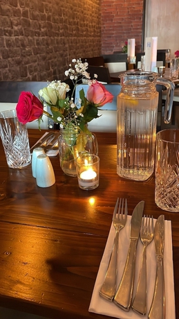 Imagen del bar/restaurante del Hotel The Whitehall and Distillery. Foto 3