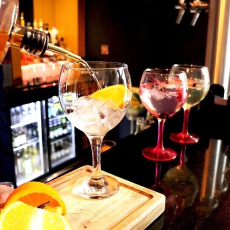 Imagen del bar/restaurante del Hotel The Whitehall and Distillery. Foto 5