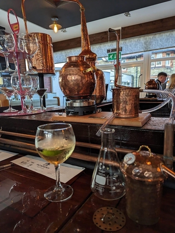 Imagen del bar/restaurante del Hotel The Whitehall and Distillery. Foto 6