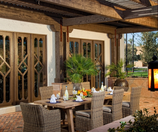 Imagen del bar/restaurante del Hotel The Wigwam. Foto 5