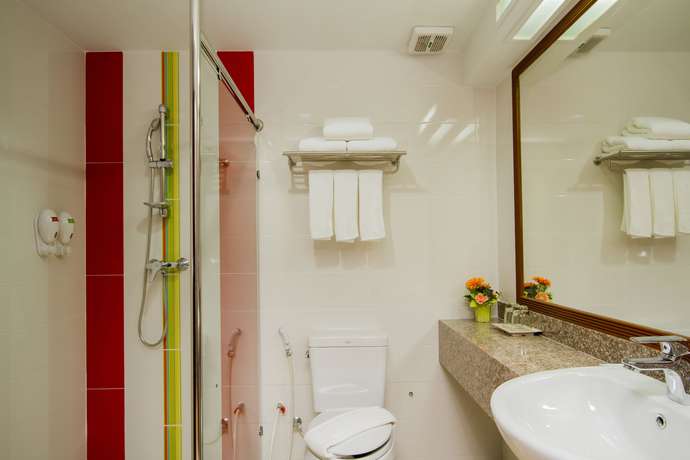 Imagen de la habitación del Hotel The Win Pattaya. Foto 10