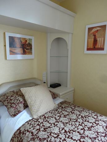 Imagen de la habitación del Hotel The Winchester. Foto 16