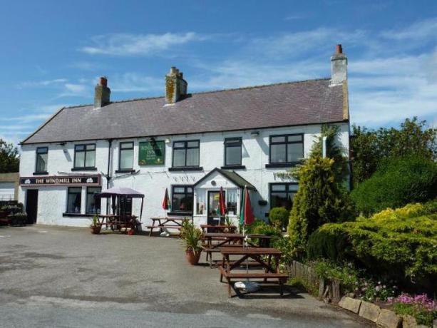 Imagen de los exteriores del Hotel The Windmill Inn - Whitby. Foto 7
