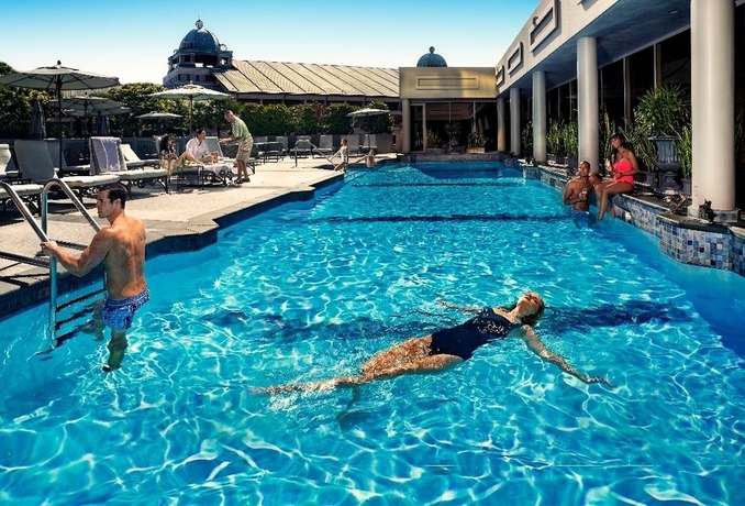 Imagen de la piscina del Hotel The Windsor Court. Foto 15