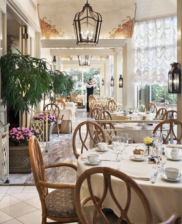 Imagen del bar/restaurante del Hotel The Windsor Court. Foto 4