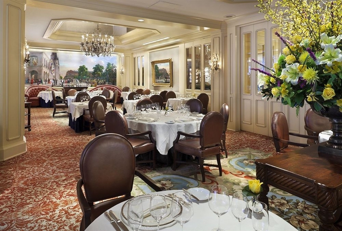 Imagen del bar/restaurante del Hotel The Windsor Court. Foto 5