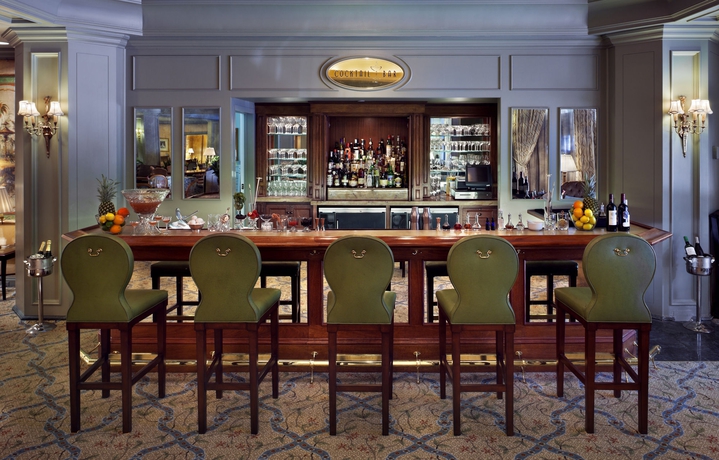 Imagen del bar/restaurante del Hotel The Windsor Court. Foto 8