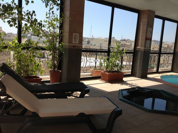 Imagen de la piscina del Hotel The Windsor, Sliema. Foto 11