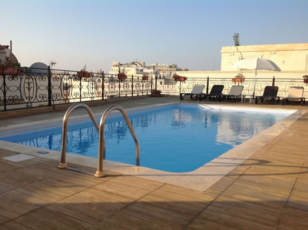 Imagen de la piscina del Hotel The Windsor, Sliema. Foto 12