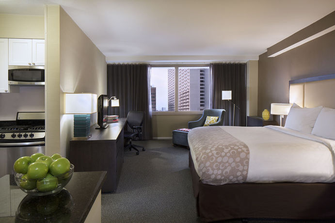 Imagen de la habitación del Hotel The Windsor Suites. Foto 7