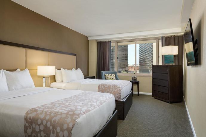 Imagen de la habitación del Hotel The Windsor Suites. Foto 10