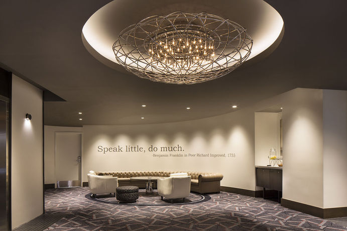 Imagen de los interiores del Hotel The Windsor Suites. Foto 17