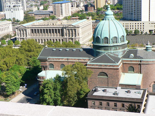 Imagen de los exteriores del Hotel The Windsor Suites. Foto 16