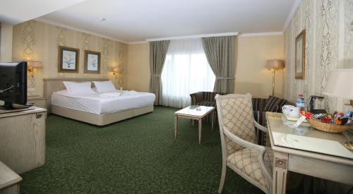 Imagen de la habitación del Hotel The Wings Hotels Neva Palas. Foto 6