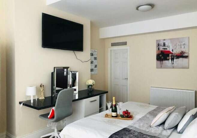 Imagen de la habitación del Hotel The Winter Garden Suites. Foto 12