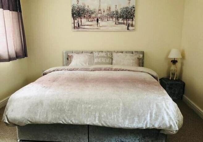 Imagen de la habitación del Hotel The Winter Garden Suites. Foto 13
