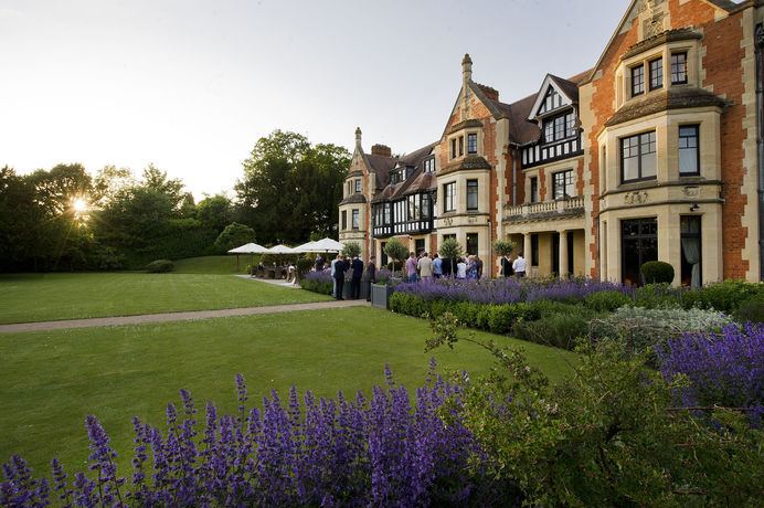 Imagen de los exteriores del Hotel The Wood Norton. Foto 8