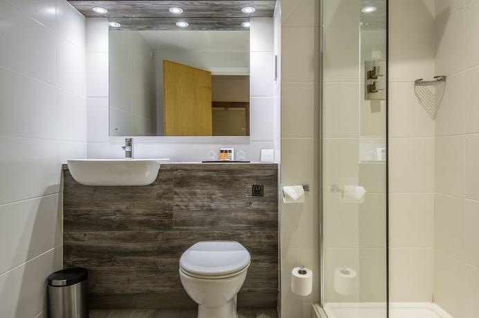 Imagen de la habitación del Hotel The Woodlands Event Centre. Foto 11