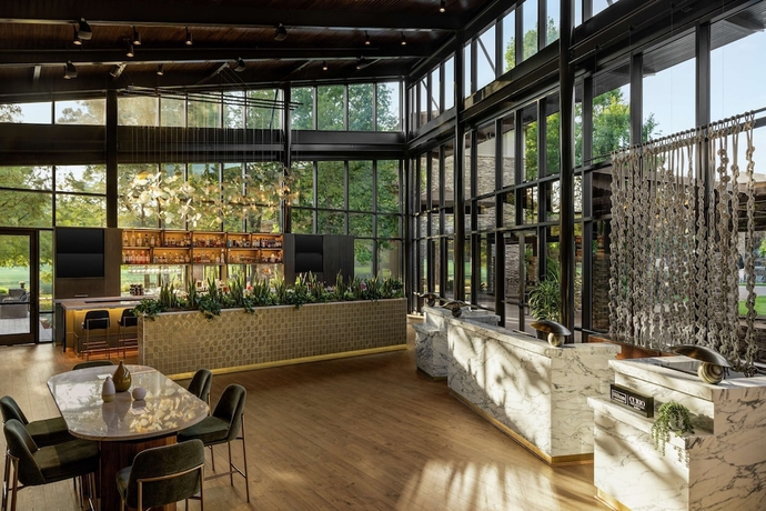 Imagen de los interiores del Hotel The Woodlands Resort, Curio Collection By Hilton. Foto 18