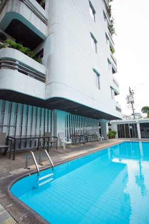 Imagen de la piscina del Hotel The Xp Bangkok. Foto 13
