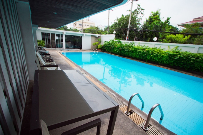 Imagen de la piscina del Hotel The Xp Bangkok. Foto 15