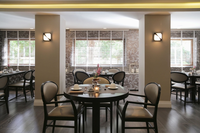 Imagen del bar/restaurante del Hotel The Y. Foto 2