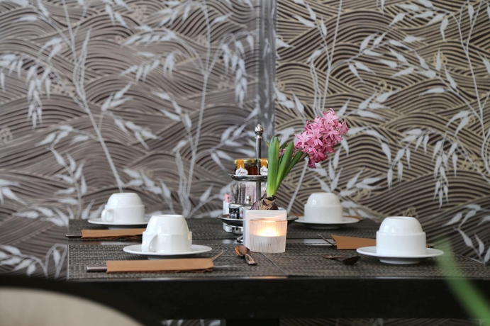 Imagen del bar/restaurante del Hotel The Y. Foto 3