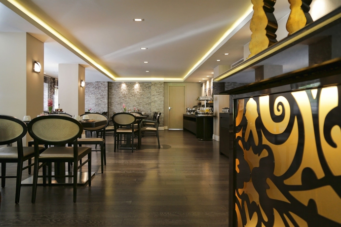 Imagen del bar/restaurante del Hotel The Y, Kifisia. Foto 4