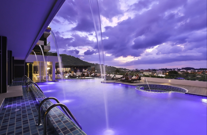 Imagen de la piscina del Hotel The Yama Phuket. Foto 16