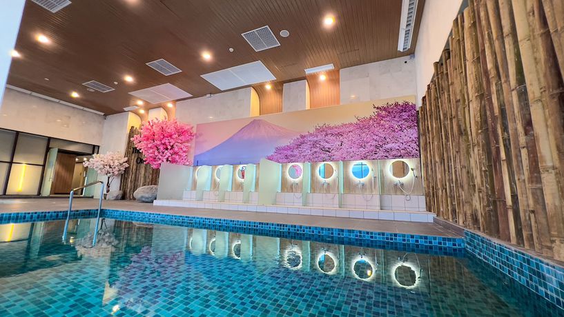 Imagen de la piscina del Hotel The Yann&eacute;, Onsen. Foto 13