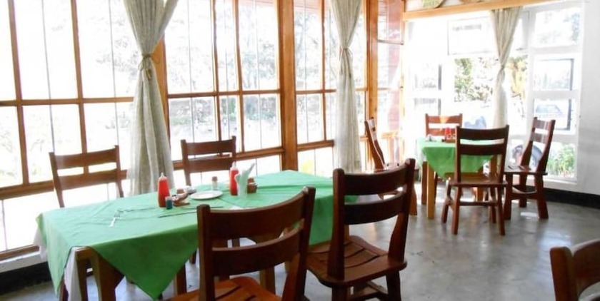 Imagen del bar/restaurante del Hotel The Yellow Green. Foto 5