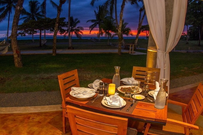 Imagen del bar/restaurante del Hotel The Zancudo Lodge. Foto 4