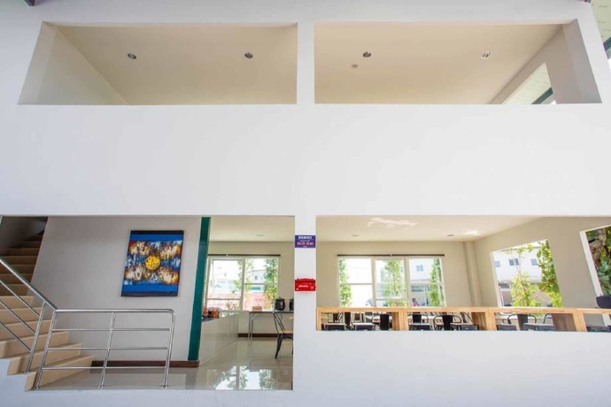 Imagen de los interiores del Hotel The Zell Budget Buriam. Foto 19