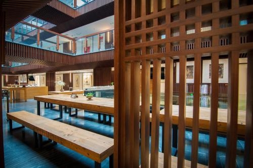 Imagen del bar/restaurante del Hotel The Zen Urban Resort. Foto 3