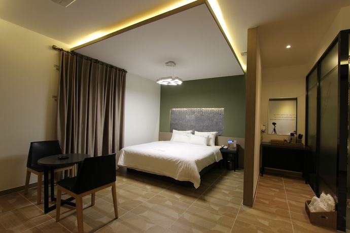 Imagen de la habitación del Hotel The Zenith. Foto 3