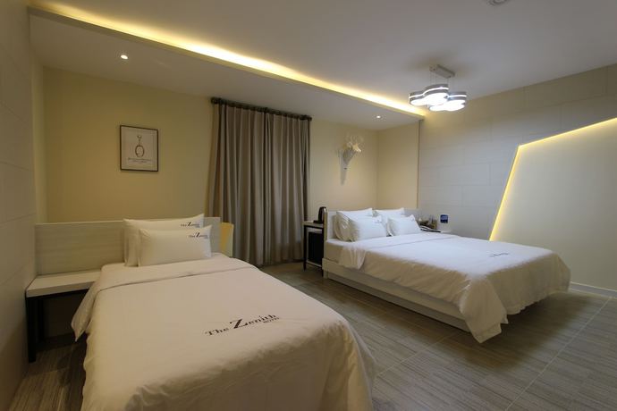 Imagen de la habitación del Hotel The Zenith. Foto 5